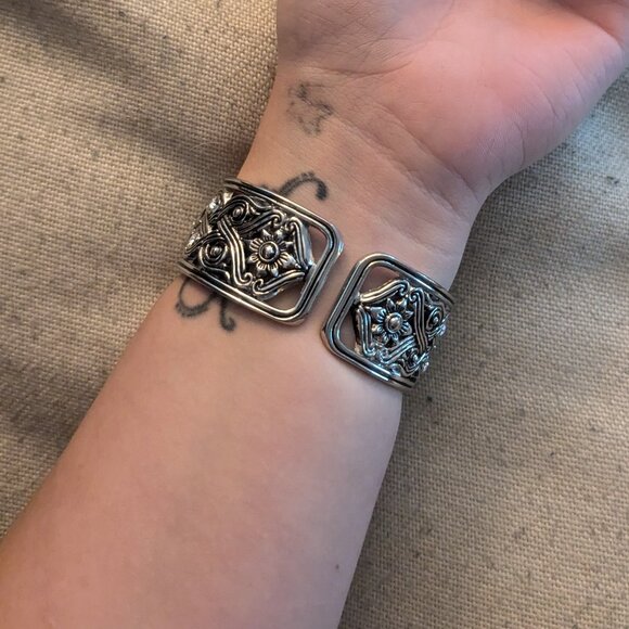 Vintage Silver Woman\'s watch with floral cuff band